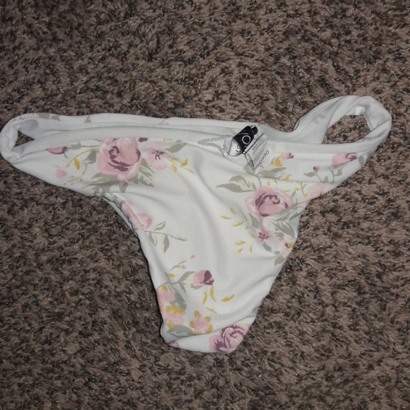 SHOWPO Panties - Picture 2 of 6